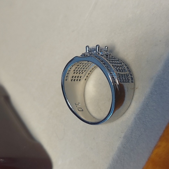 Silvertone Wide Clear Stone Band Ring Solitaire Size 10 Mens Or Womans - Picture 3 of 5